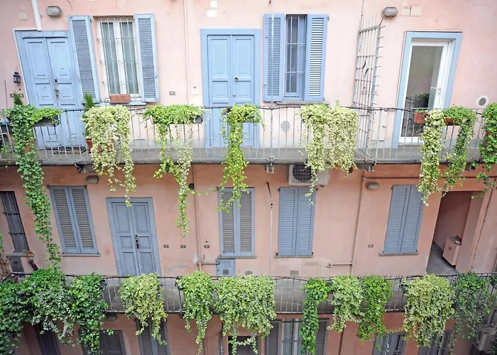 Ivy House In The Heart Of Milan